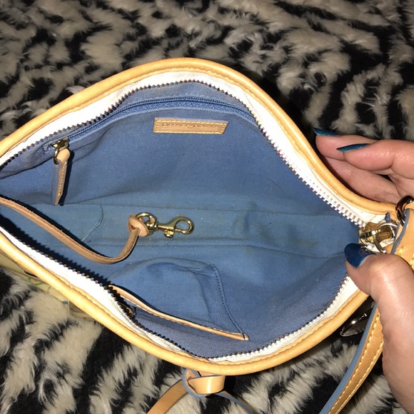 Dooney & Bourke Rainbow 🌈 signature Cream handbag with Rainbow zipper - Picture 6 of 7